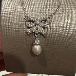 Elegant 925 Silver Bow and Pearl Pendant Necklace